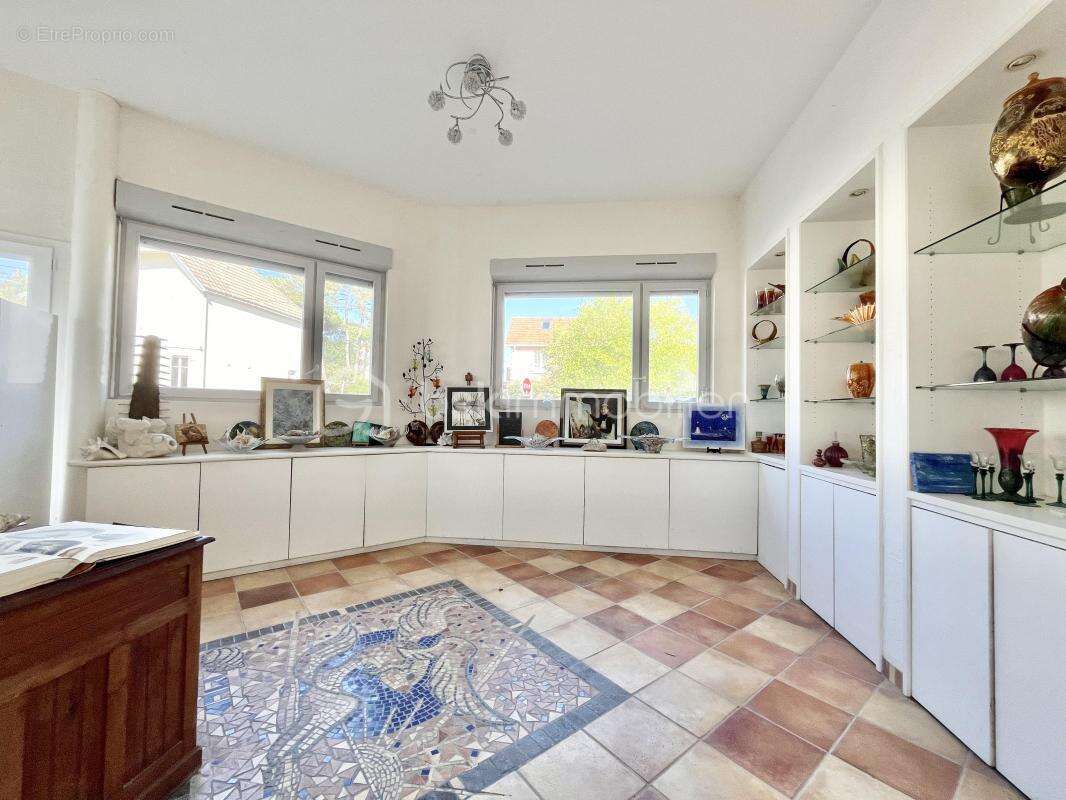 Immeuble mixte de 348m2 avec hôtel, loft, boutique et café ! - photo 25