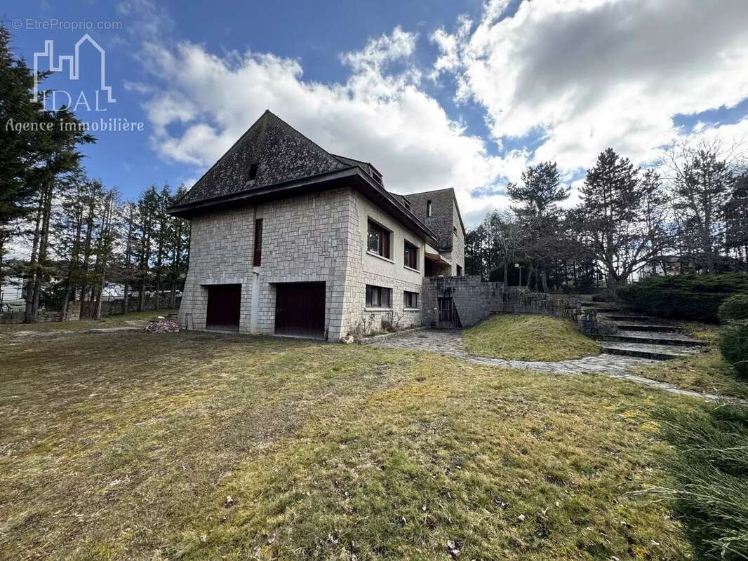Maison à LE MALZIEU-VILLE