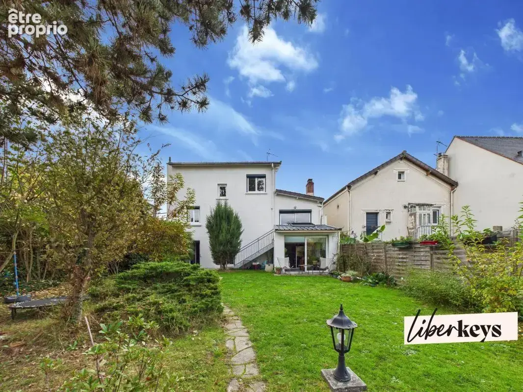 Maison familiale 223 m² avec jardin, terrasses, dépendance et garage – Villemomble - photo 2