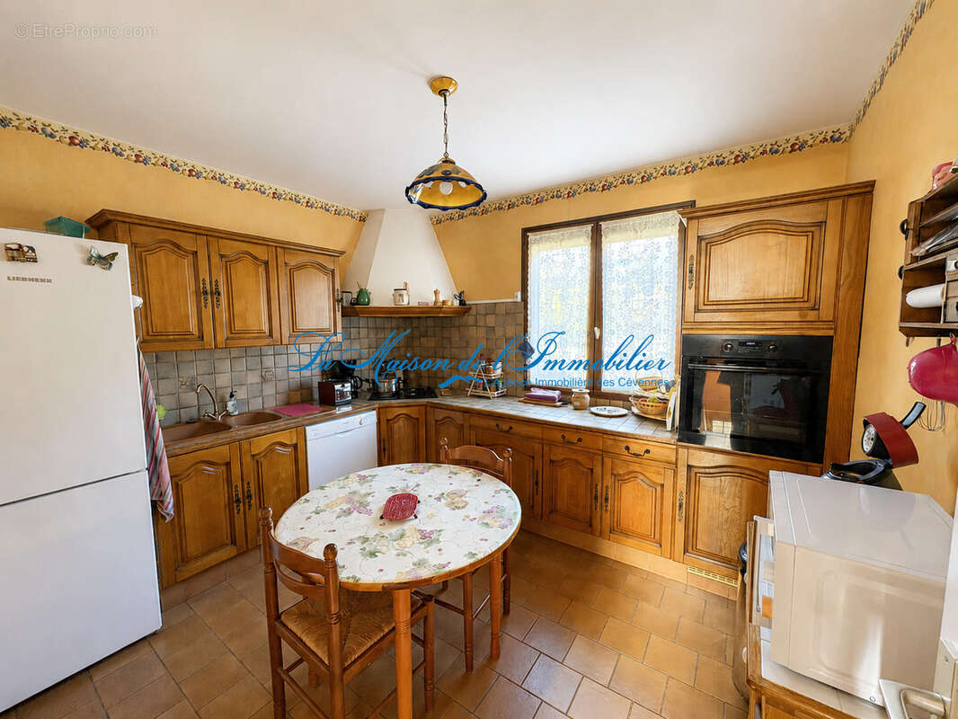 Maison à MEYRANNES