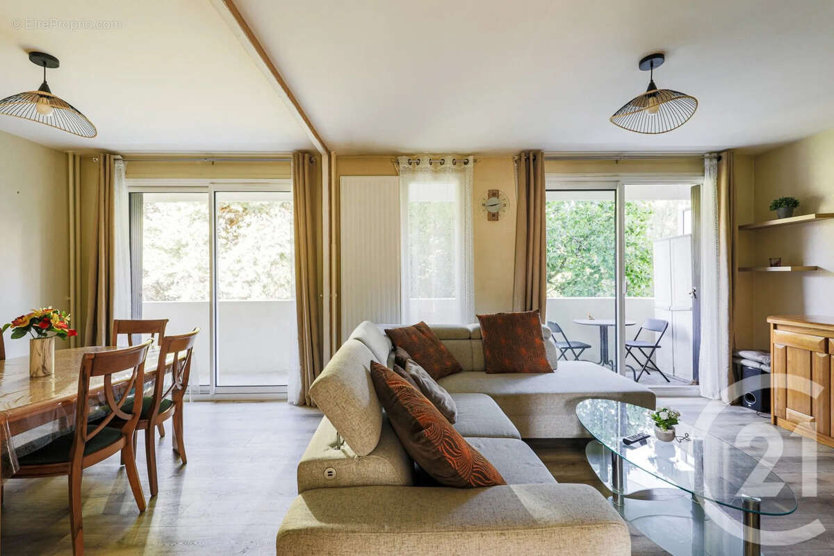 Appartement à SAINT-MARTIN-D'HERES