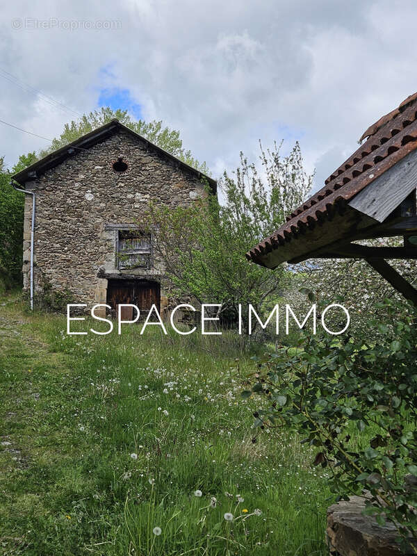 Maison à LIVINHAC-LE-HAUT