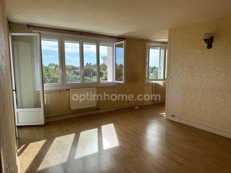 Appartement à SAINT-JEAN-DE-LA-RUELLE