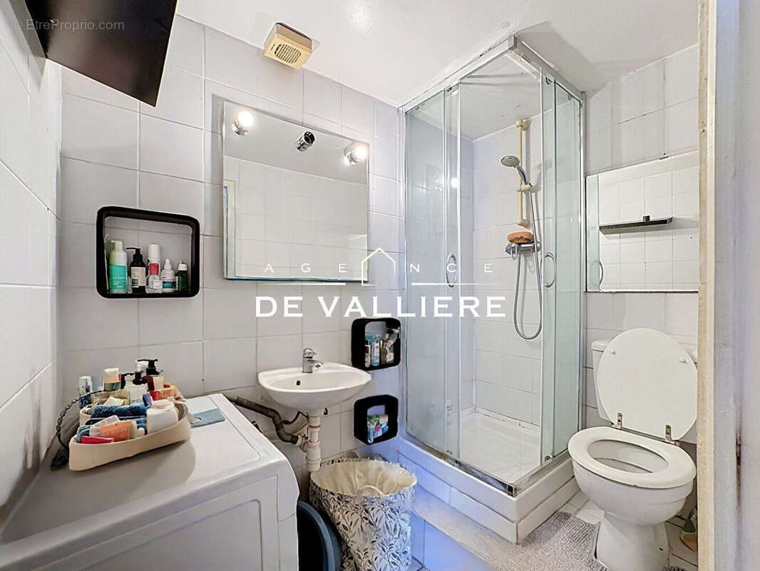 Rueil Malmaison - Centre - Coeur de ville -  2 pièces 34.2 m2 carrez 55.6 m2 au sol - photo 9