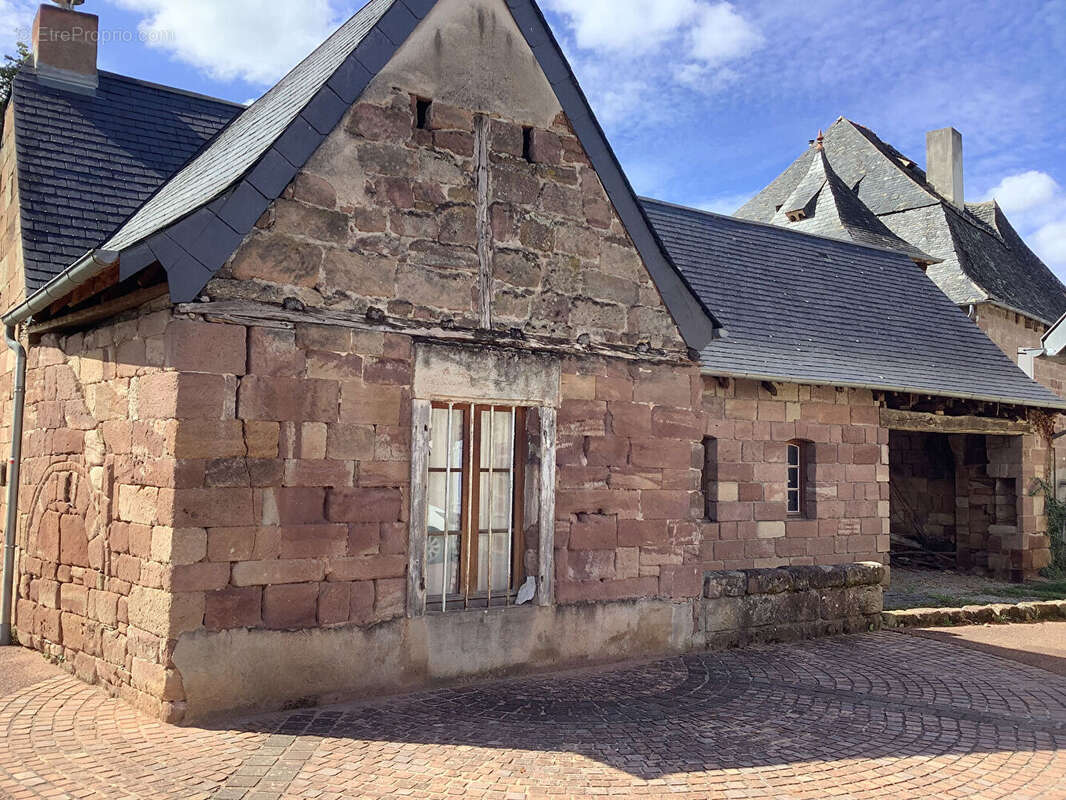Maison de Ville 2500 hbts ou Local d' activité d'un ancien Hotel dans le bourg de Varetz proche de Brive.et lA20 - photo 8