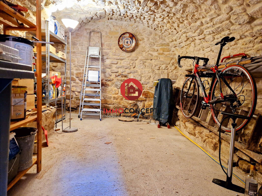 Maison à SAINT-MARCEL-DE-CAREIRET