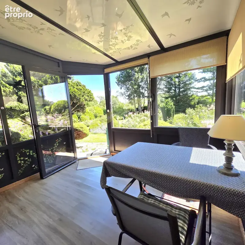 Maison de plain-pied dans un cadre verdoyant exceptionnel de 31 ares - photo 5