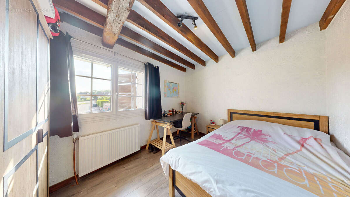 Maison à CRECY-LA-CHAPELLE