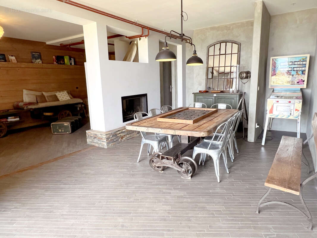 Maison à COLLONGES-SOUS-SALEVE