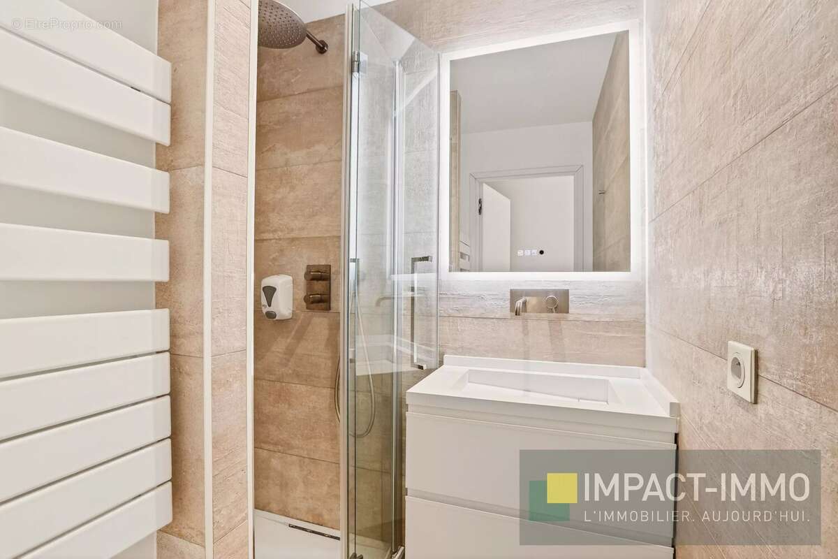 Appartement à COURBEVOIE