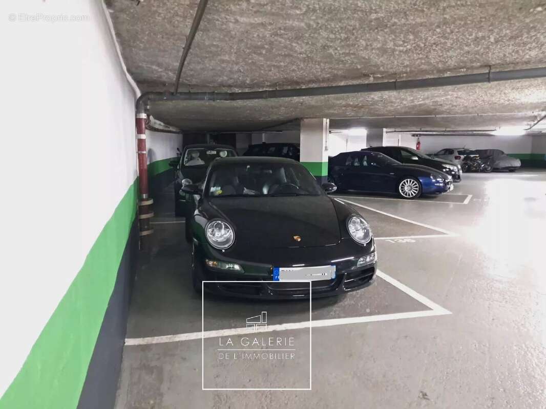 Parking à PARIS-16E