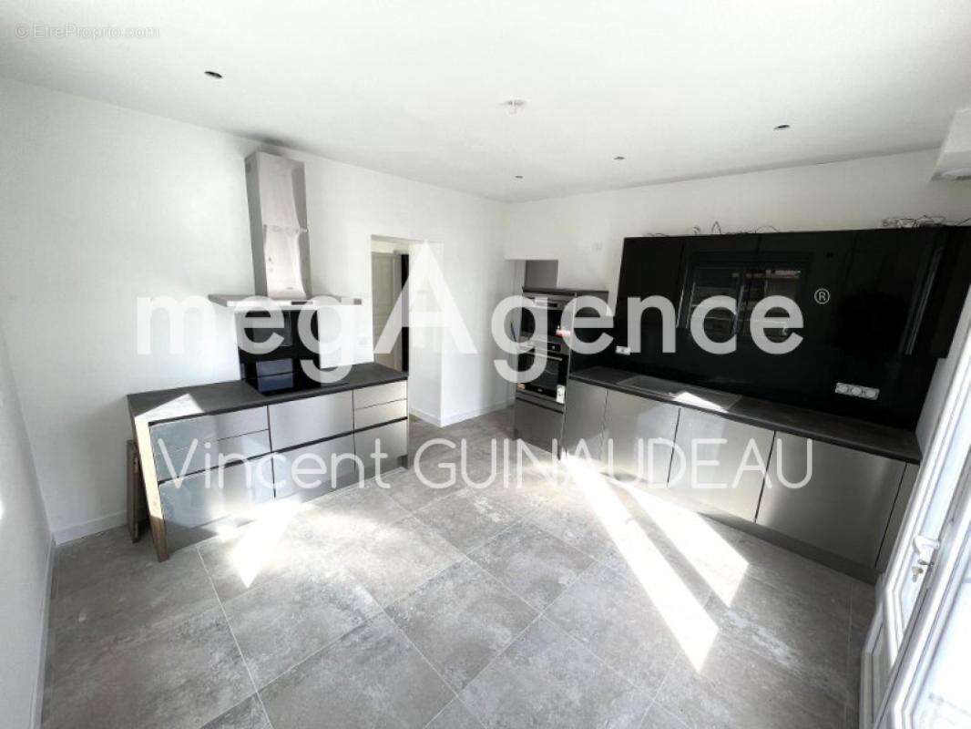 Maison à SAINT-CHRISTOPHE-DU-BOIS