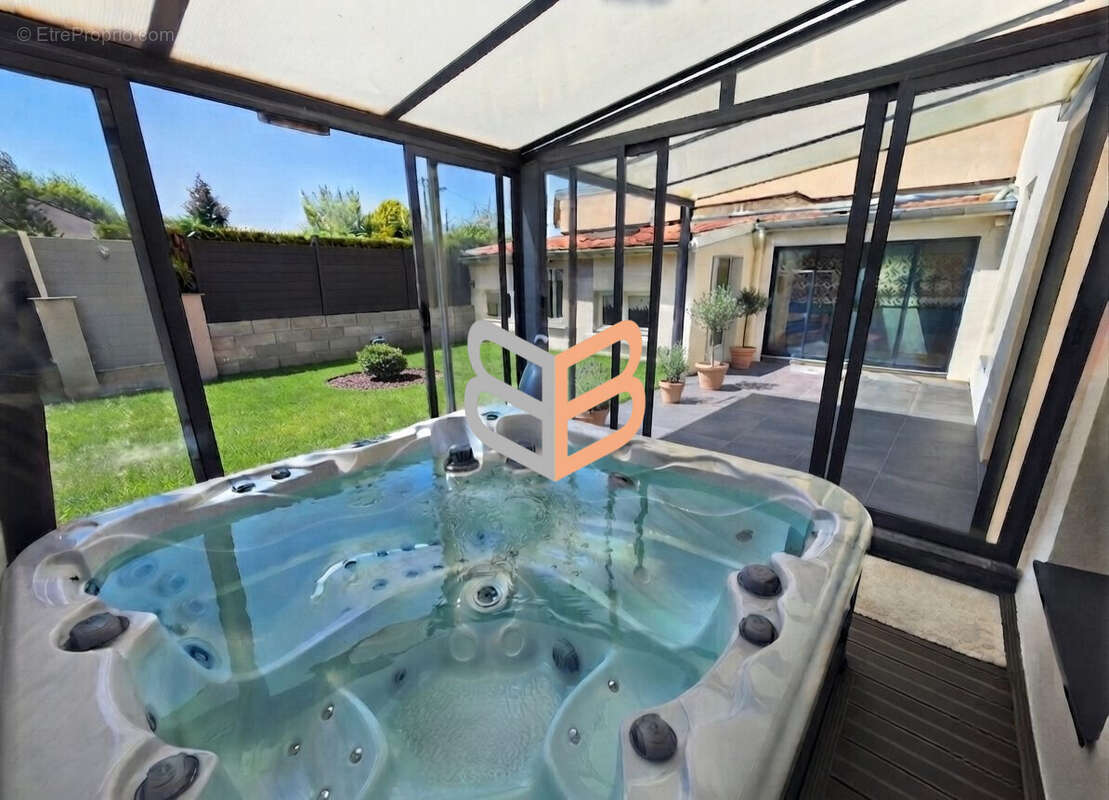 Maison 216 m² à Piennes  - photo 3