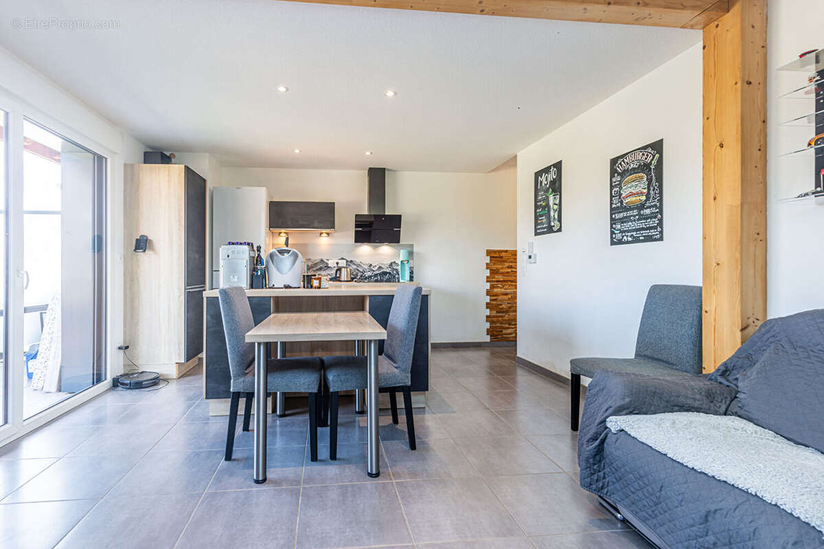 Appartement à GROISY