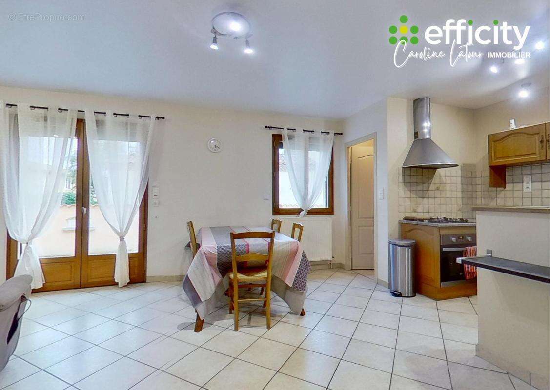 Maison à SAINT-ETIENNE-LE-MOLARD