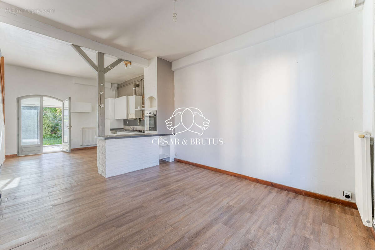 Appartement 107 m² à Villeurbanne  - photo 2