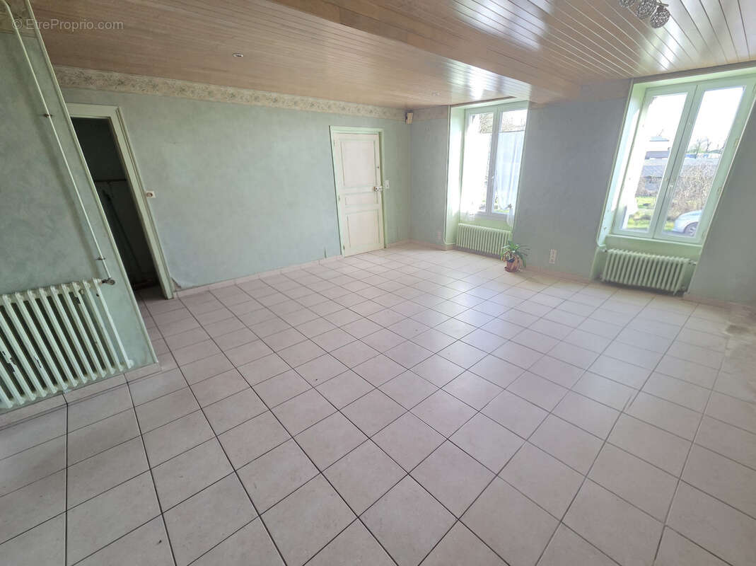 Maison à LES HERBIERS