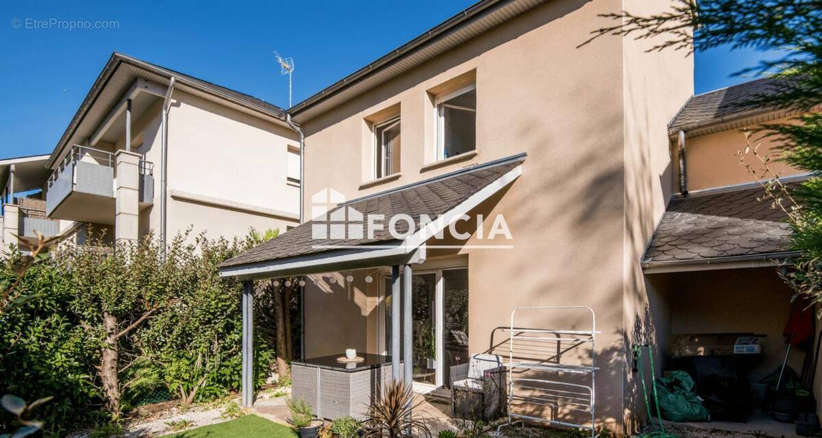 Maison à ONET-LE-CHATEAU