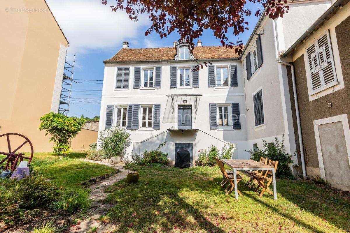 Maison à SAVIGNY-SUR-ORGE