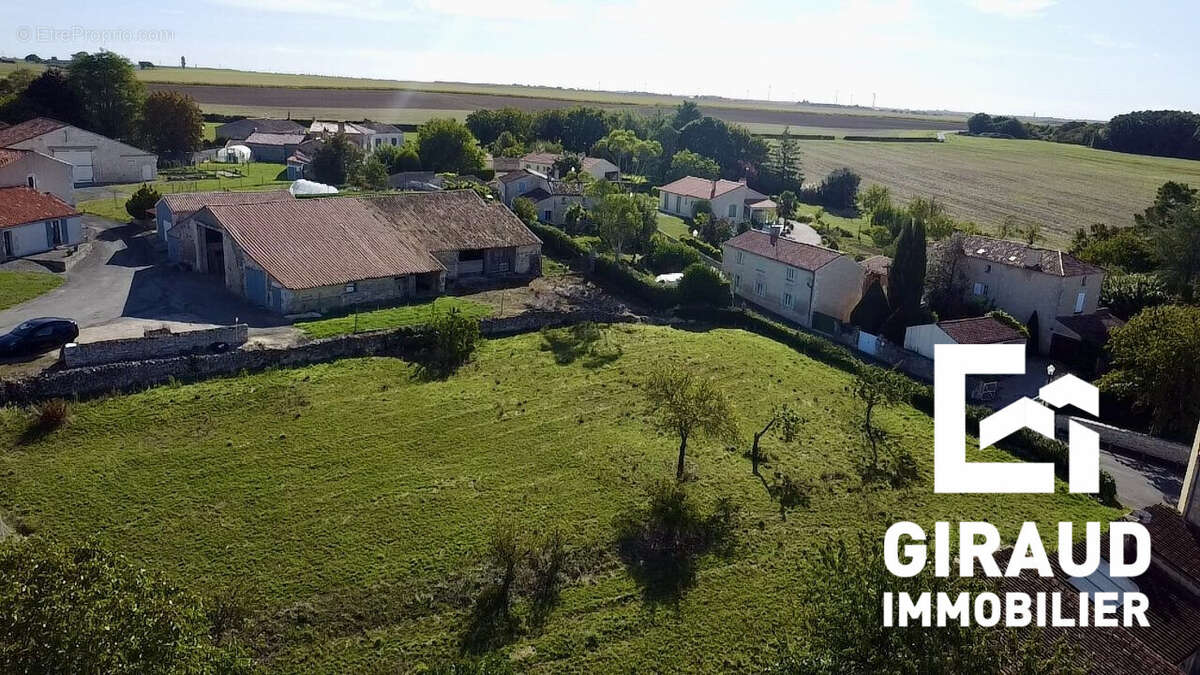 Terrain à NIEUL-SUR-L&#039;AUTISE