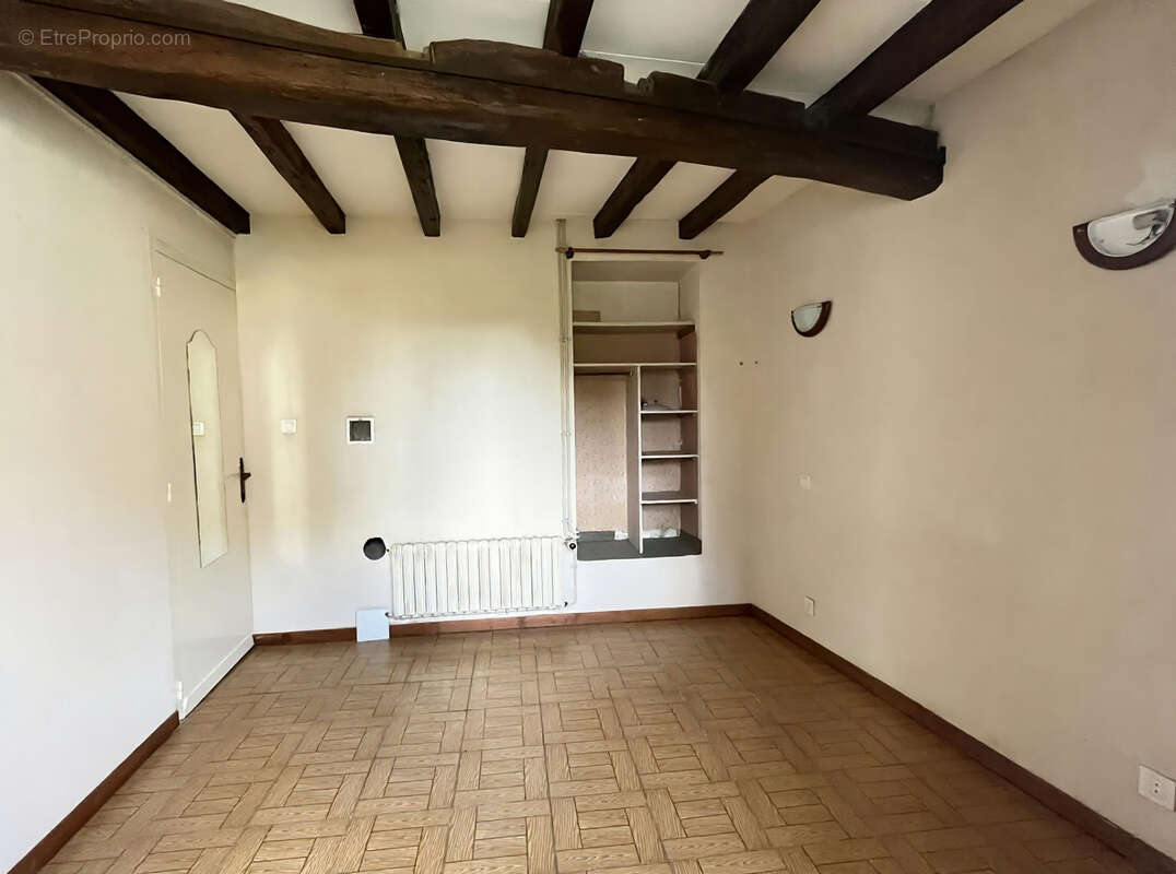 Maison à MONTMOREAU-SAINT-CYBARD