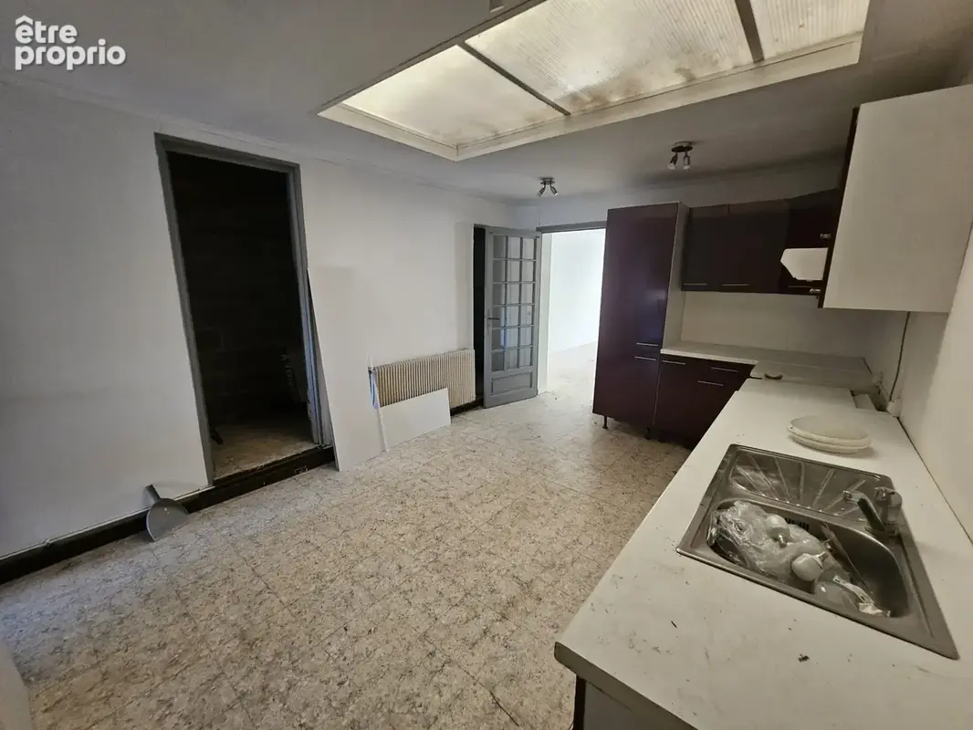 NOUVEAU ! Grande maison de 258m2 avec un large séjour lumineux de plus de 100m2, 4 chambres et un immense jard - photo 17
