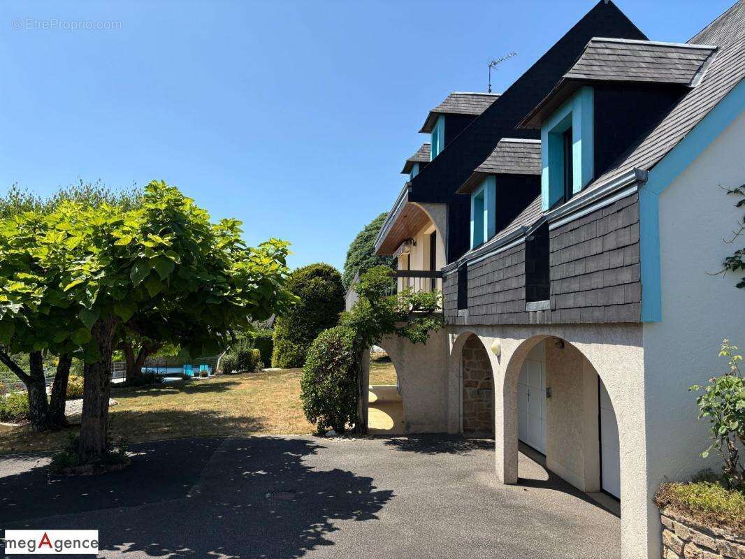 Maison familiale 175 m² – Piscine, jardin paysager et logement indépendant - photo 4