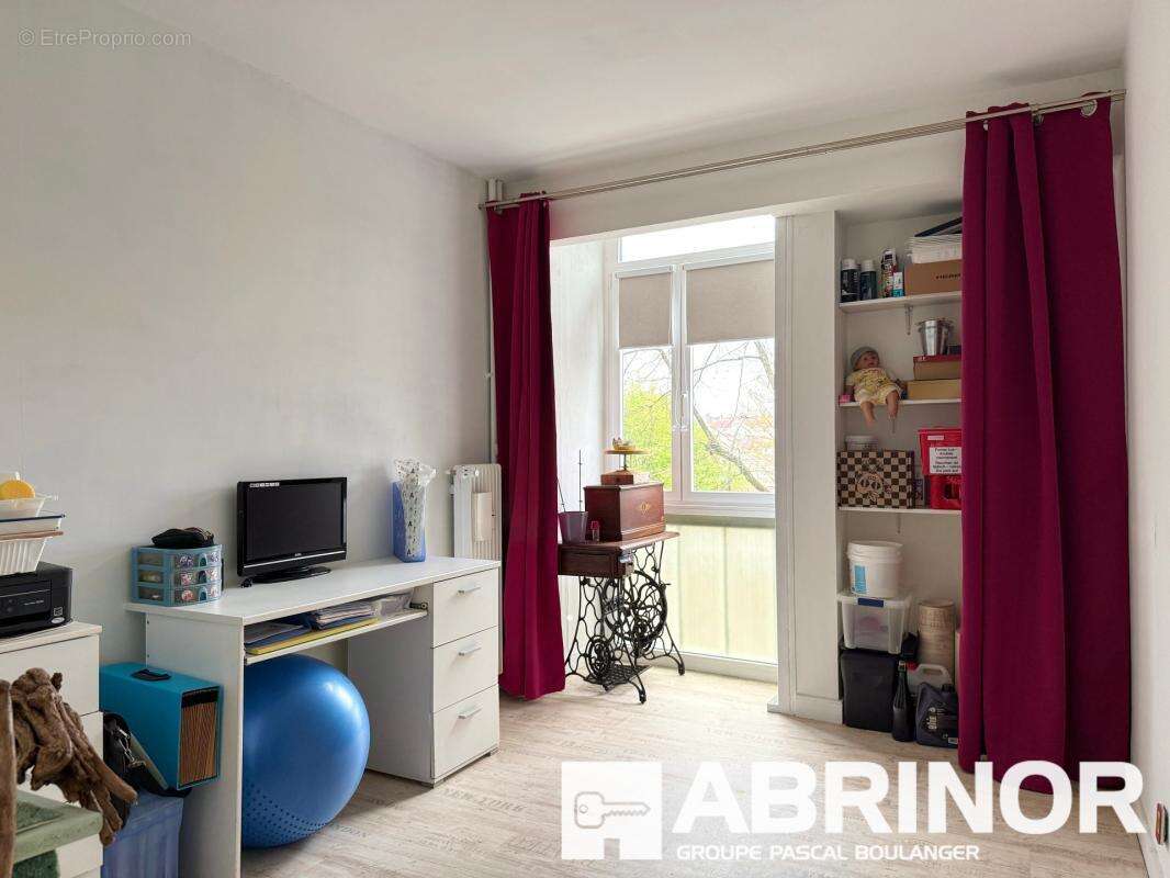 Superbe T4 traversant 81 m² — vue étang & tour Perret, plein sud  Résidence Parc de Beauvillé, Amiens - photo 2