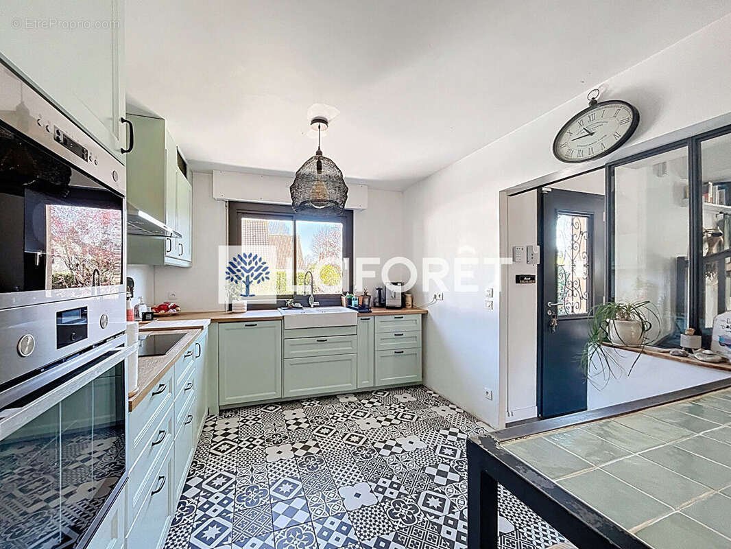 Maison à SAINT-NOM-LA-BRETECHE