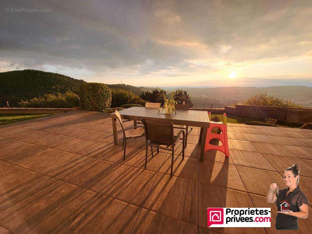 Maison à BOURG-DE-THIZY