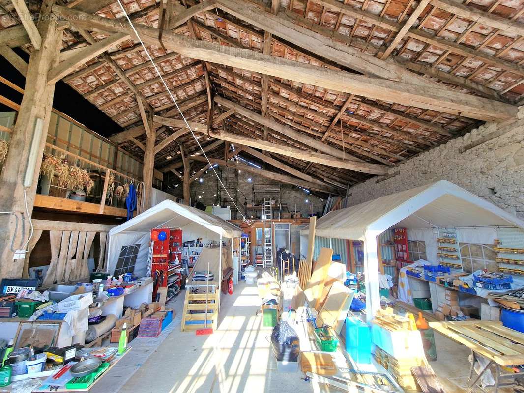 Maison à SERRES-ET-MONTGUYARD