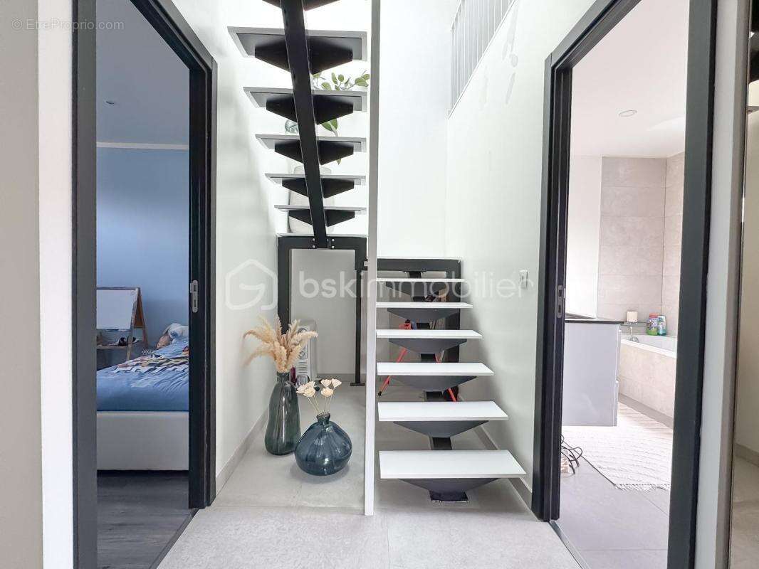 Magnifique pavillon familial à saisir intégralement rénové et meublé, avec piscine aux portes de Val d'Europe - photo 12