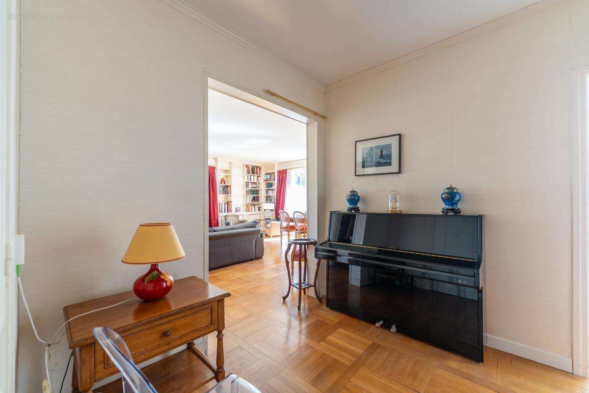 Appartement à VILLE-D'AVRAY