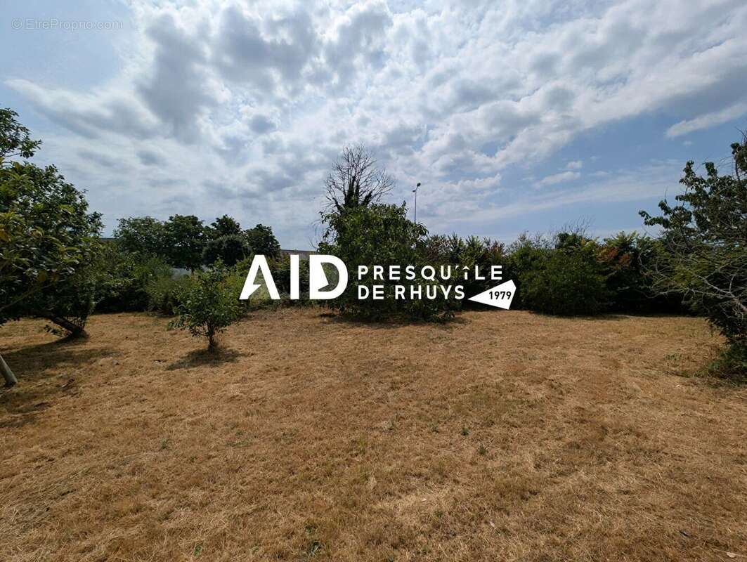 Beau terrain constructible à deux pas du bourg-351 m2 - photo 2