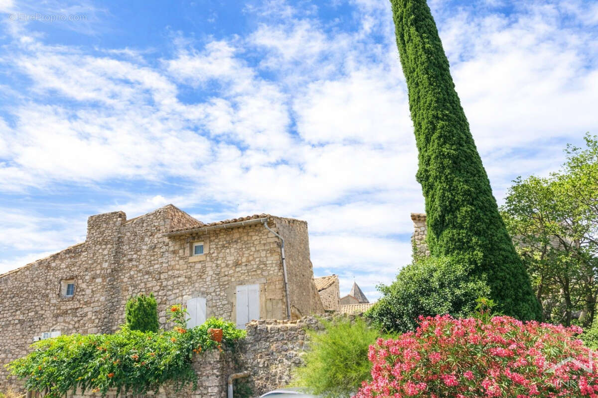Maison à LA GARDE-ADHEMAR