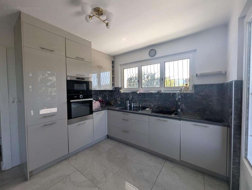 Maison à VETRAZ-MONTHOUX