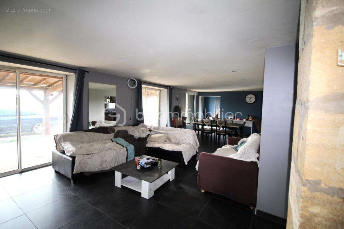 Maison à MOULIETS-ET-VILLEMARTIN