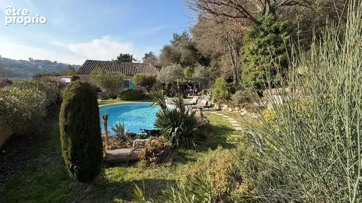 Maison à MENERBES