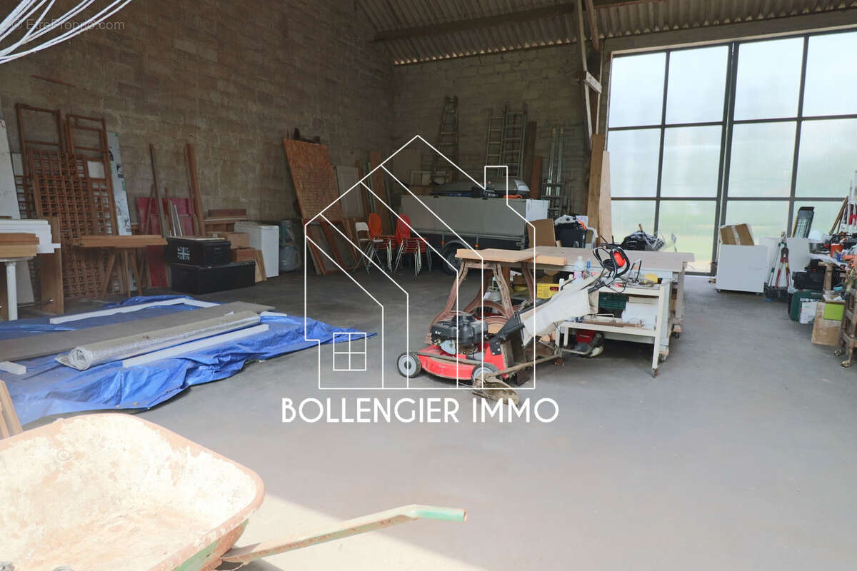 Maison avec hangar et dépendances - photo 11