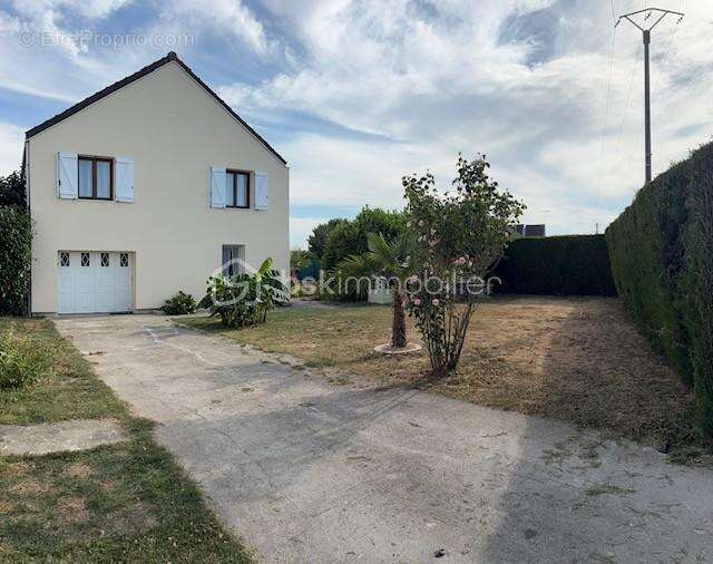 Maison individuelle avec étage,114m2 habitable, 3 chambres, avec piscine, terrain de 637m2 - photo 2
