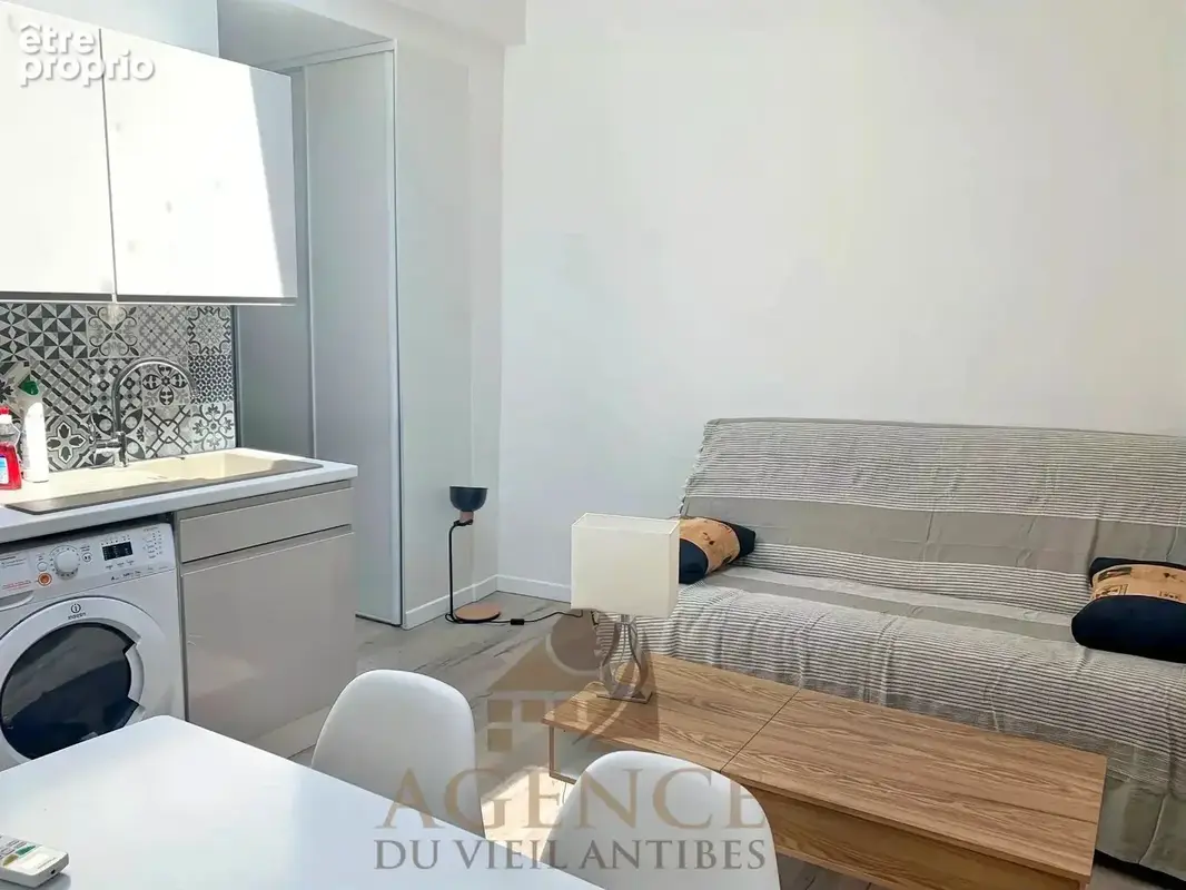 Vieil Antibes – Remparts  Charmant 2 pièces de 28 m² - photo 2