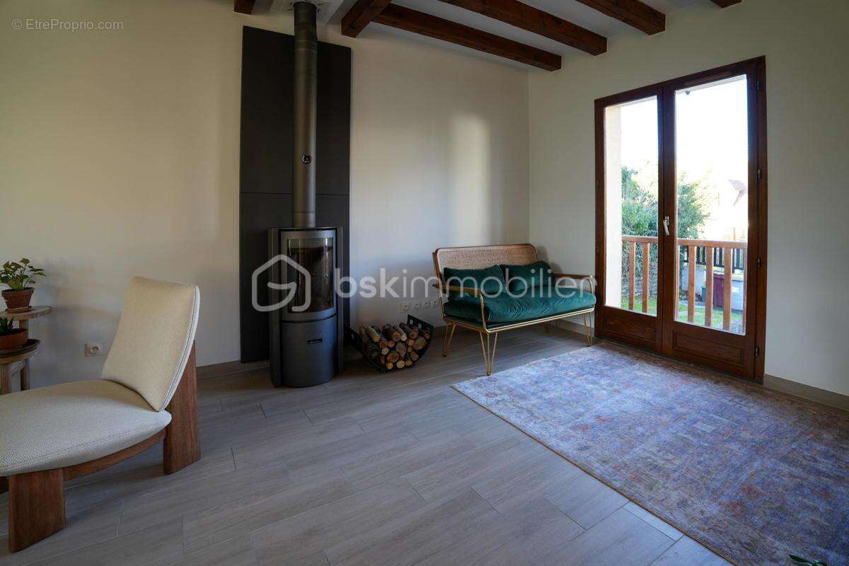 Maison à MONTEVRAIN