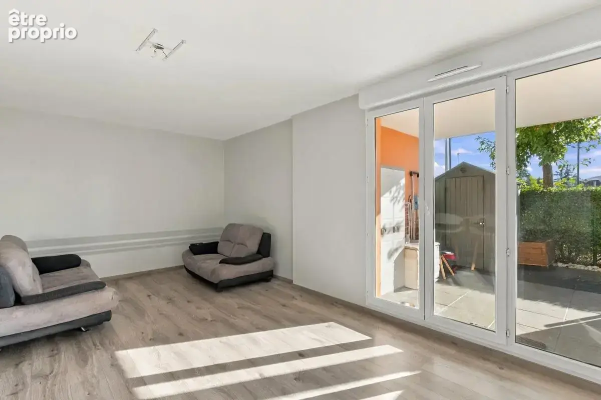 Appartement 4 pièces de 80 m² à Ville-la-Grand - Parking - Terrasse - photo 2