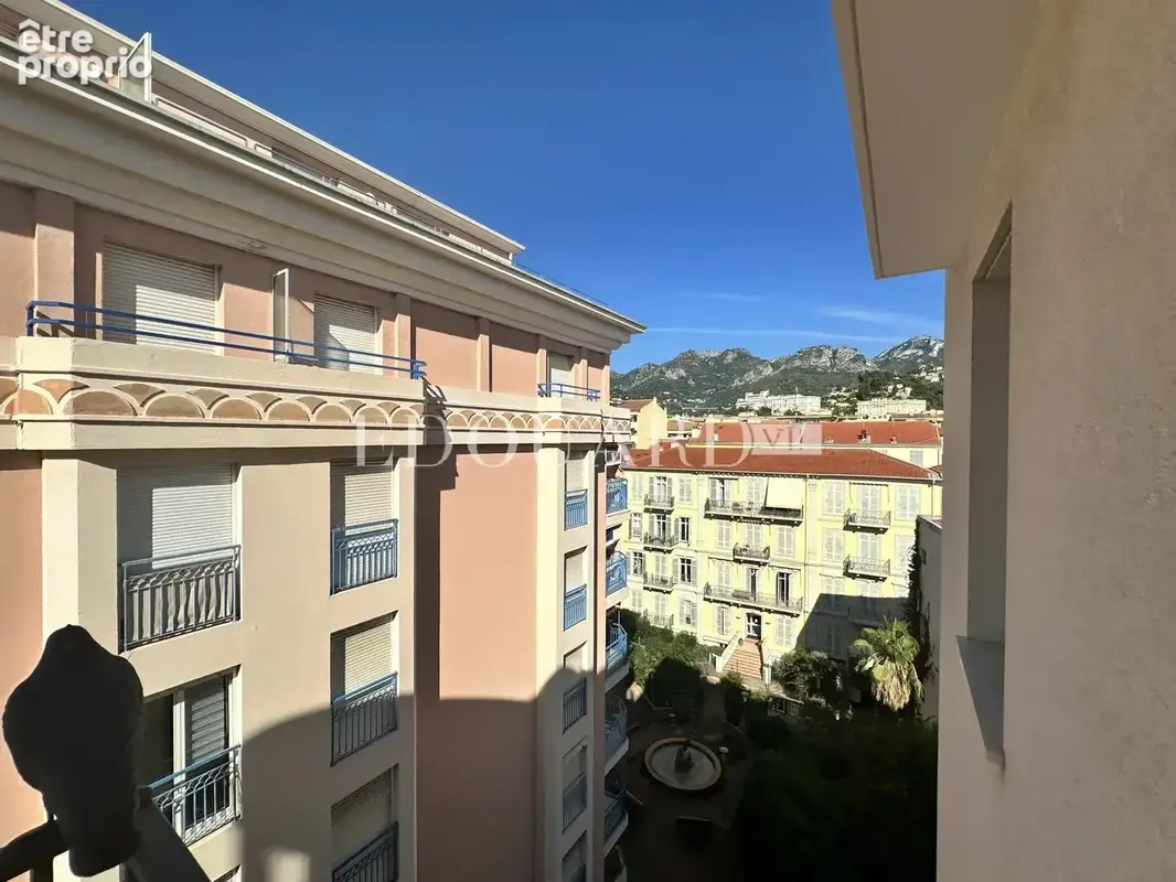 Trois pièces en superbe état avec grande terrasse et possibilité double garage, en plein centre de Menton - photo 17