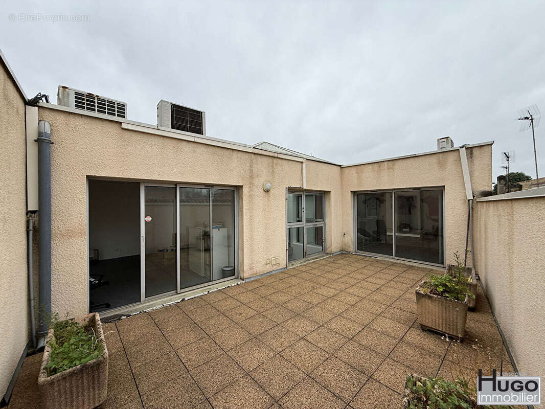 Bordeaux - secteur tondu- immeuble de bureaux r+1 148m² + terrasse de 26m²- possibilite 3 ou 4 lots... - photo 4