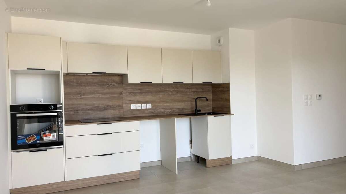 Appartement Type 3  Etat Neuf avec vue mer et port – Terrasse, parking, résidence sécurisée – Port-de-Bouc - photo 6