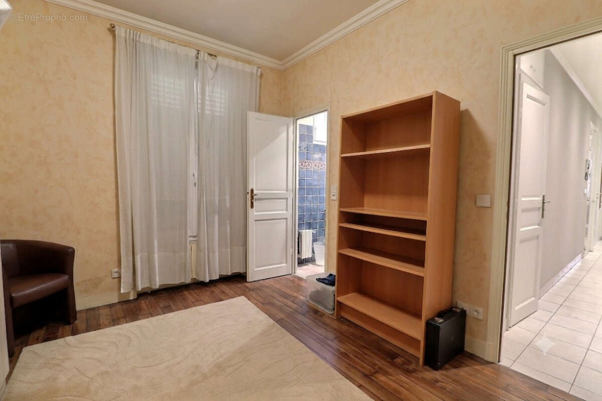 Appartement à NEUILLY-SUR-SEINE