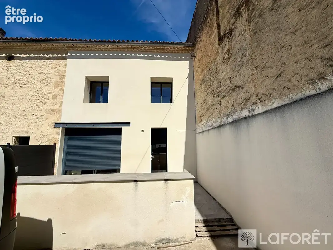 Maison rénovée avec terrasse, cour et jardin de 1 000 m2 - photo 8