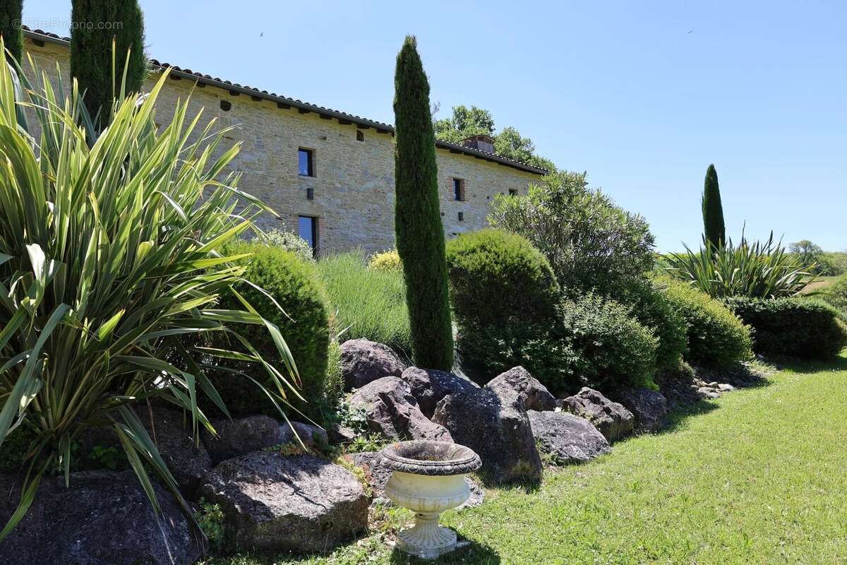Maison à MONCLAR-DE-QUERCY