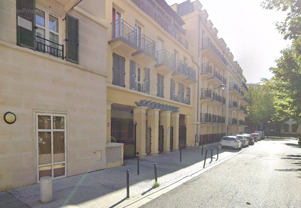 Parking à CHESSY
